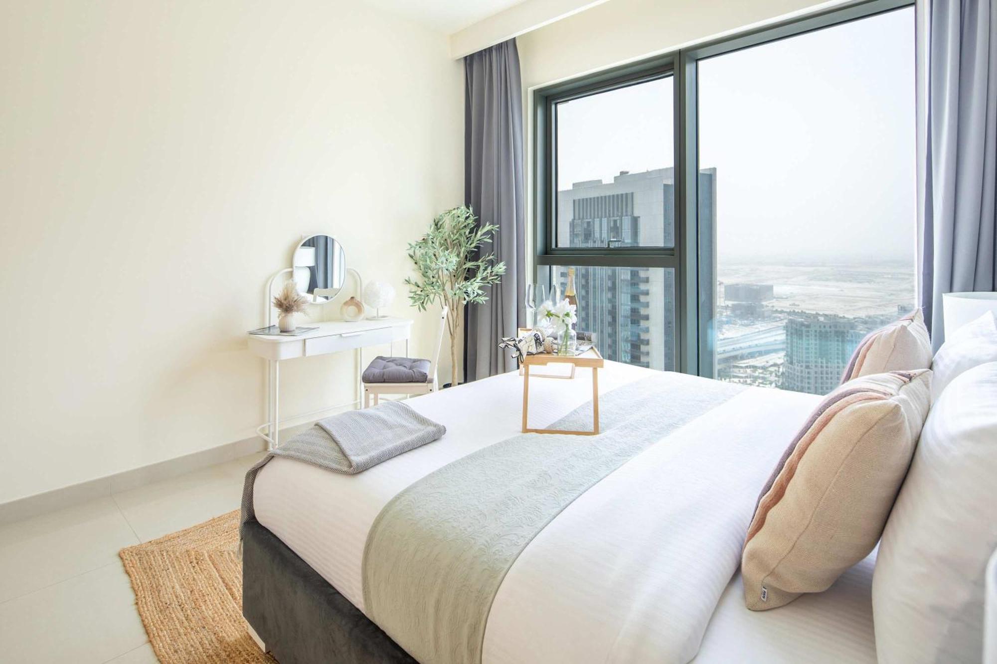Frank Porter - Harbour Views T1 Dubai